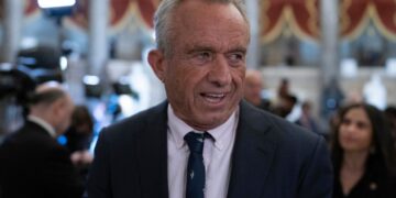 Prime U.S. Well being Company Makes Buyout Provide to Most Staff