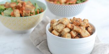 The way to Make Garlic Bread Croutons (Salad’s Secret Weapon)