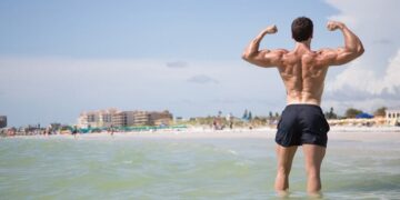 The way to Do the Shut-Grip Lat Pulldown for Again Mass