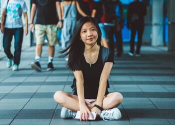 9 Methods to Cease Pushing Individuals Away