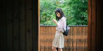 “I don’t want a cup of tea, I would like some @#$%&! assist”: #camhs via the lens of TikTok