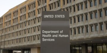HHS ordered to chop 35% of spending on contracts : Pictures
