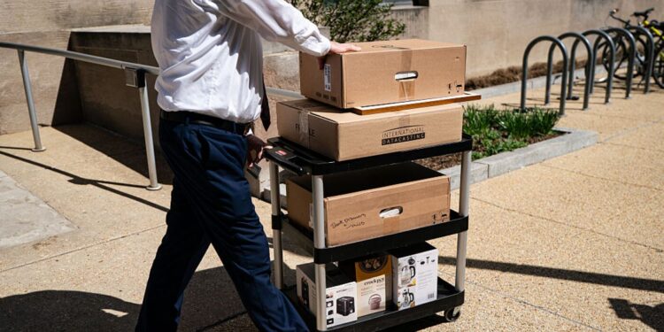 Chaotic HHS layoffs go away workers at CDC, FDA and NIH reeling : Pictures