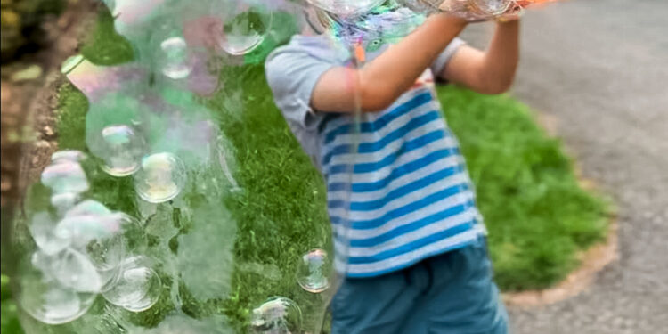 Bubbles and Books • Kath Eats