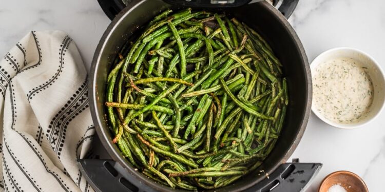 Crispy Air Fryer Frozen Inexperienced Beans – 15 Minutes