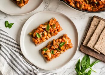 7 Ingredient Pizza Beans (15 Minute Meal)