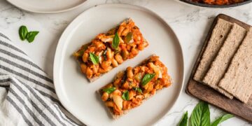 7 Ingredient Pizza Beans (15 Minute Meal)