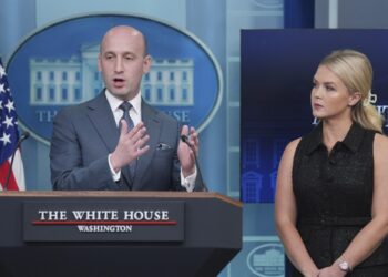 HHS report critiques well being take care of transgender kids and hides authors’ names : Photographs