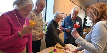 Reminiscence cafes provide casual, native assist and enjoyable for individuals with dementia : Pictures