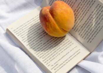 7 GLP-1 Boosting, Bloat-Free Snacks for On-the-Go Gals