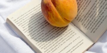 7 GLP-1 Boosting, Bloat-Free Snacks for On-the-Go Gals