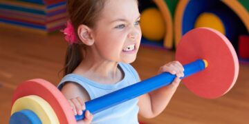 Does Lifting Weights Stunt Progress in Youngsters? What Dad and mom Have to Know