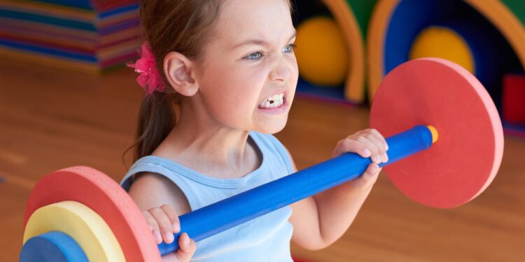 Does Lifting Weights Stunt Progress in Youngsters? What Dad and mom Have to Know