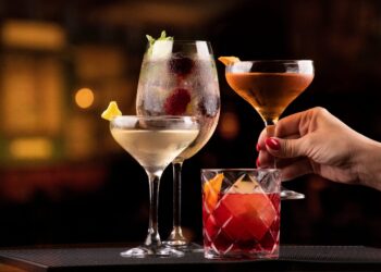 The Hidden Price of Blissful Hour: 6 Midlife Ingesting Purple Flags Each Girl Ought to Know