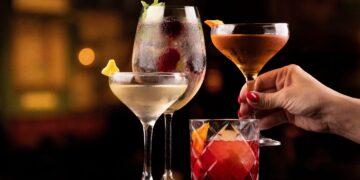 The Hidden Price of Blissful Hour: 6 Midlife Ingesting Purple Flags Each Girl Ought to Know