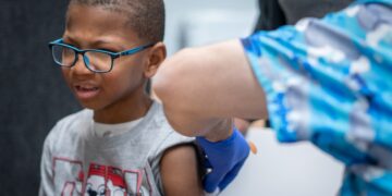 Fearing protection might change, some dad and mom rush to vaccinate their children : Pictures