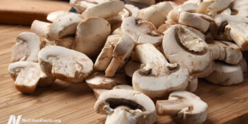 Are Uncooked Mushrooms Secure to Eat? 