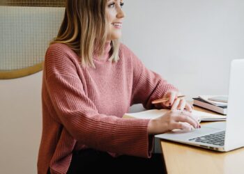 Episode 552: Self-Doubt Promoting Versus Self-Belief Promoting (better of the podcast)