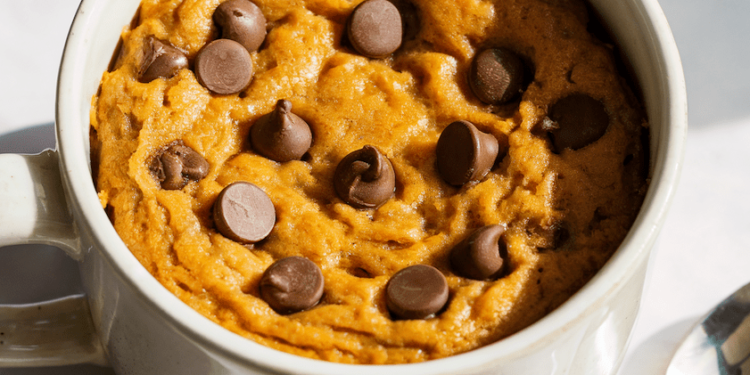 Wholesome Excessive-Protein Pumpkin Chocolate Chip Mugcake