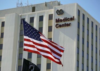 Congress appears to be like to ease veterans’ use of well being care exterior of Veterans’ Affairs services : Pictures