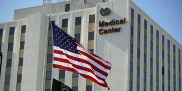 Congress appears to be like to ease veterans’ use of well being care exterior of Veterans’ Affairs services : Pictures