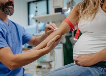 Genetic blood checks throughout being pregnant could also be cheaper in case you do not use your insurance coverage : Photographs