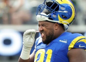 The NFL is making it tougher for gamers to get smelling salts. This is why : Pictures