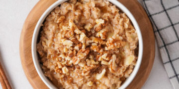Apple Cinnamon Oatmeal Recipe • Kath Eats