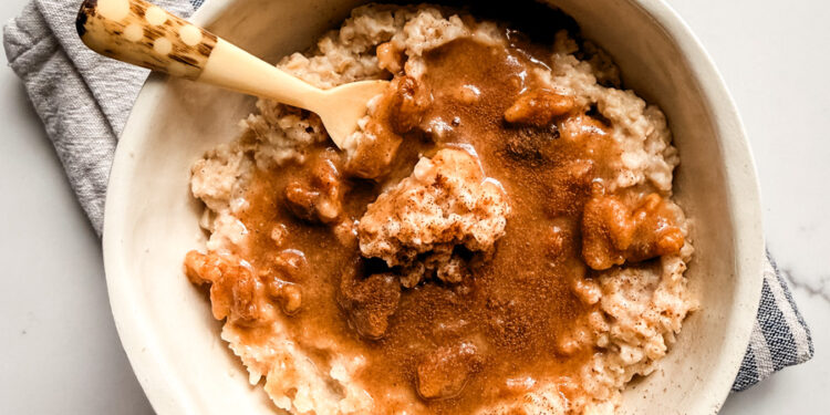 Cinnamon Roll Oatmeal • Kath Eats