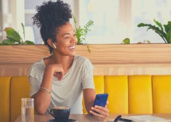 Are You an Ambivert? 11 Indicators of an Extroverted Introvert