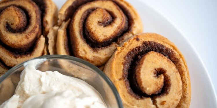 Home made Protein Cinnamon Rolls Recipe (With Greek Yogurt)