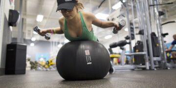 Dumbbell Pullover: Correct Type & Advantages