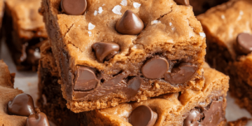 Wholesome Excessive-Protein Pumpkin Chocolate Chip Blondies • Wholesome Helper