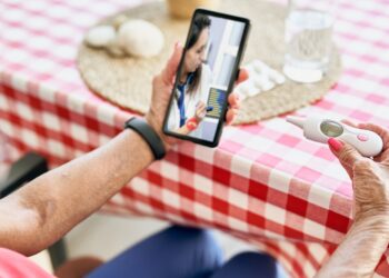 Many Medicare sufferers can’t get telehealth throughout the shutdown : Photographs