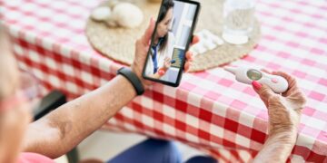 Many Medicare sufferers can’t get telehealth throughout the shutdown : Photographs