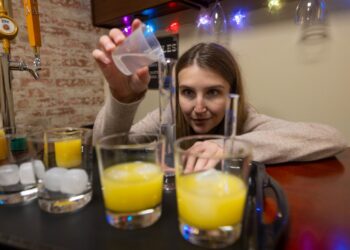 California sober? Researchers check marijuana for curbing consuming : Pictures