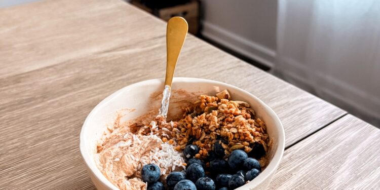 Kath Demolishes Actual Meals • Kath Eats