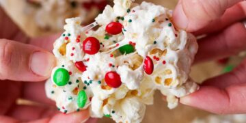 Simple Christmas Popcorn Recipe – Match Foodie Finds