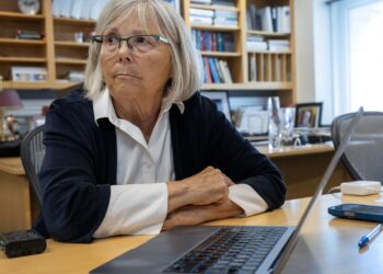 After dropping NIH help, most cancers researcher struggles to maintain lab open : Pictures