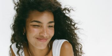 What Olivia Dean Will get Proper About Fashionable Love