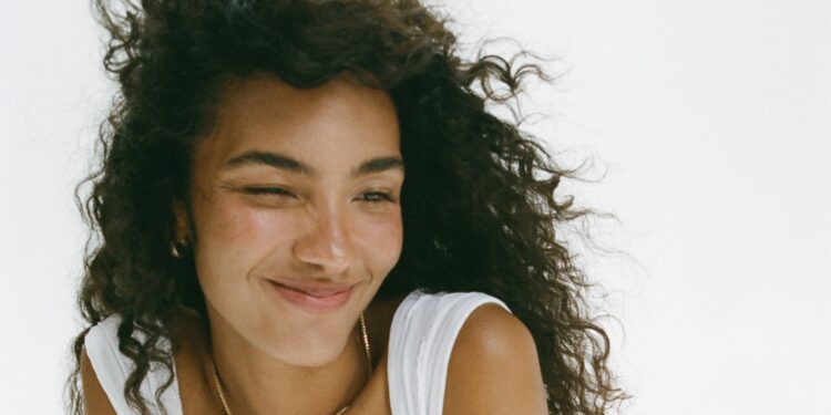 What Olivia Dean Will get Proper About Fashionable Love