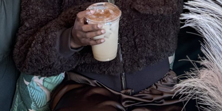 How Can You Develop into an Offline Lady with an On-line Enterprise?