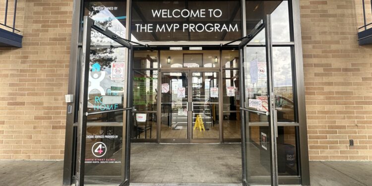 As extra seniors grow to be homeless, shelters attempt to adapt : Pictures