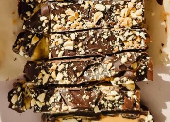Chunky Monkey Date Bark – Match Foodie Finds