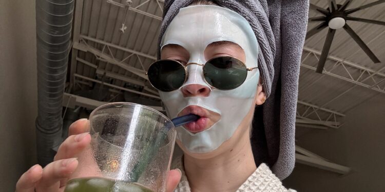 Ought to You Construct in Public or Go After Your Objectives in Personal?