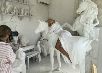 How To Put together for the 12 months of the Hearth Horse (with Journal Prompts)