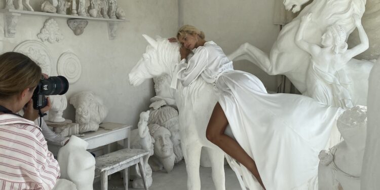 How To Put together for the 12 months of the Hearth Horse (with Journal Prompts)