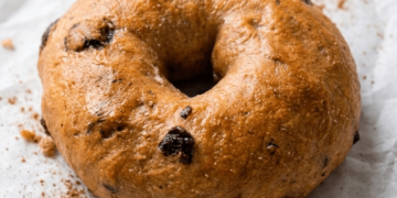 VIRAL Cinnamon Raisin Cottage Cheese Protein Bagels • Wholesome Helper