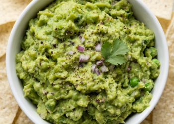 Mother’s Home made Guac with Hidden Veggies [vegan + gluten-free] • Wholesome Helper