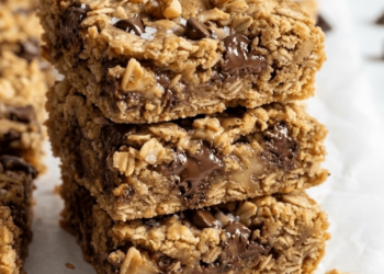 Wholesome Excessive Protein Oatmeal Chocolate Chip Breakfast Bars